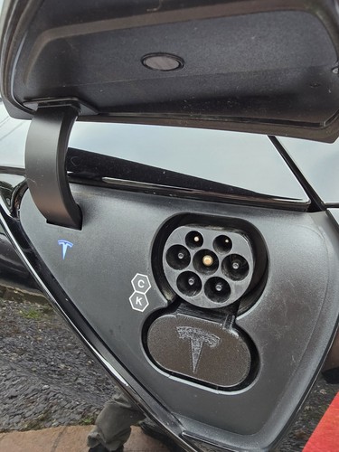 Tesla model ccs - y,